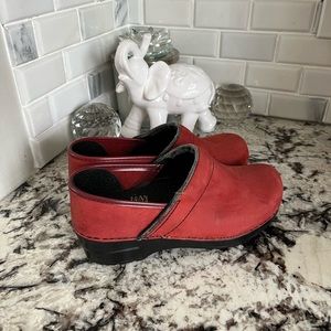 Dansko red leather/suede nursing professional clogs size 36 excellent